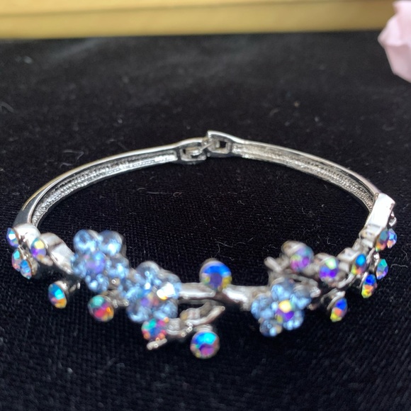 🆕🔥SWAROVSKI Blue Crystals Very Shiny Bracelet - Picture 5 of 5
